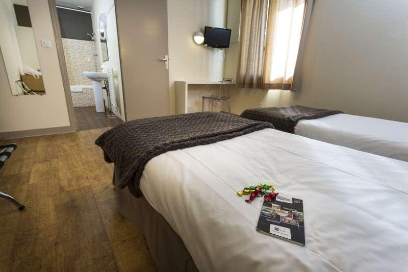 Brit Hotel Du Parc Niort Centre-Parking Gratuit Quarto foto