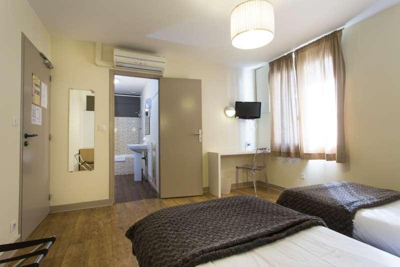 Brit Hotel Du Parc Niort Centre-Parking Gratuit Quarto foto