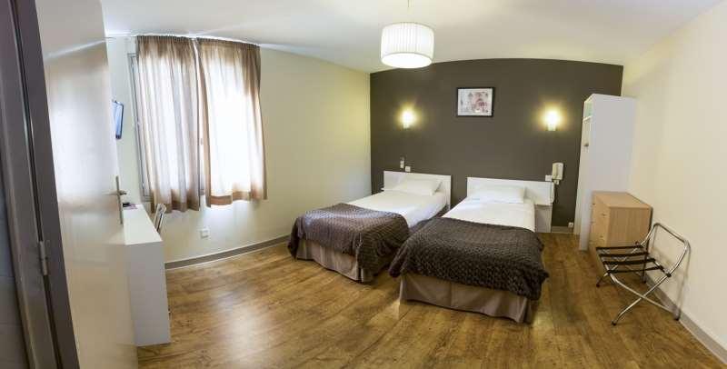 Brit Hotel Du Parc Niort Centre-Parking Gratuit Quarto foto