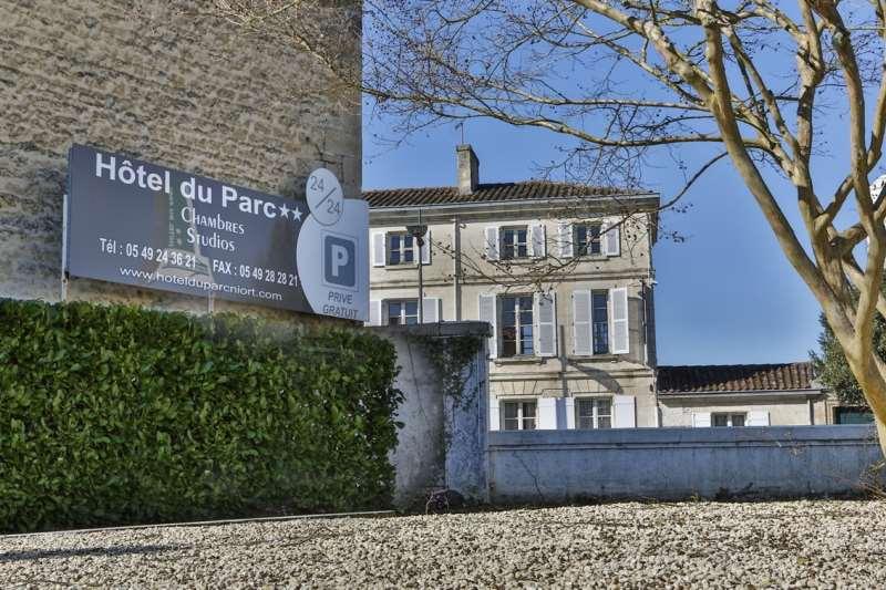 Brit Hotel Du Parc Niort Centre-Parking Gratuit Exterior foto