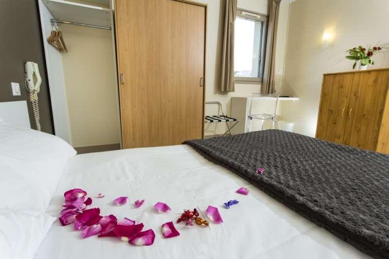 Brit Hotel Du Parc Niort Centre-Parking Gratuit Quarto foto