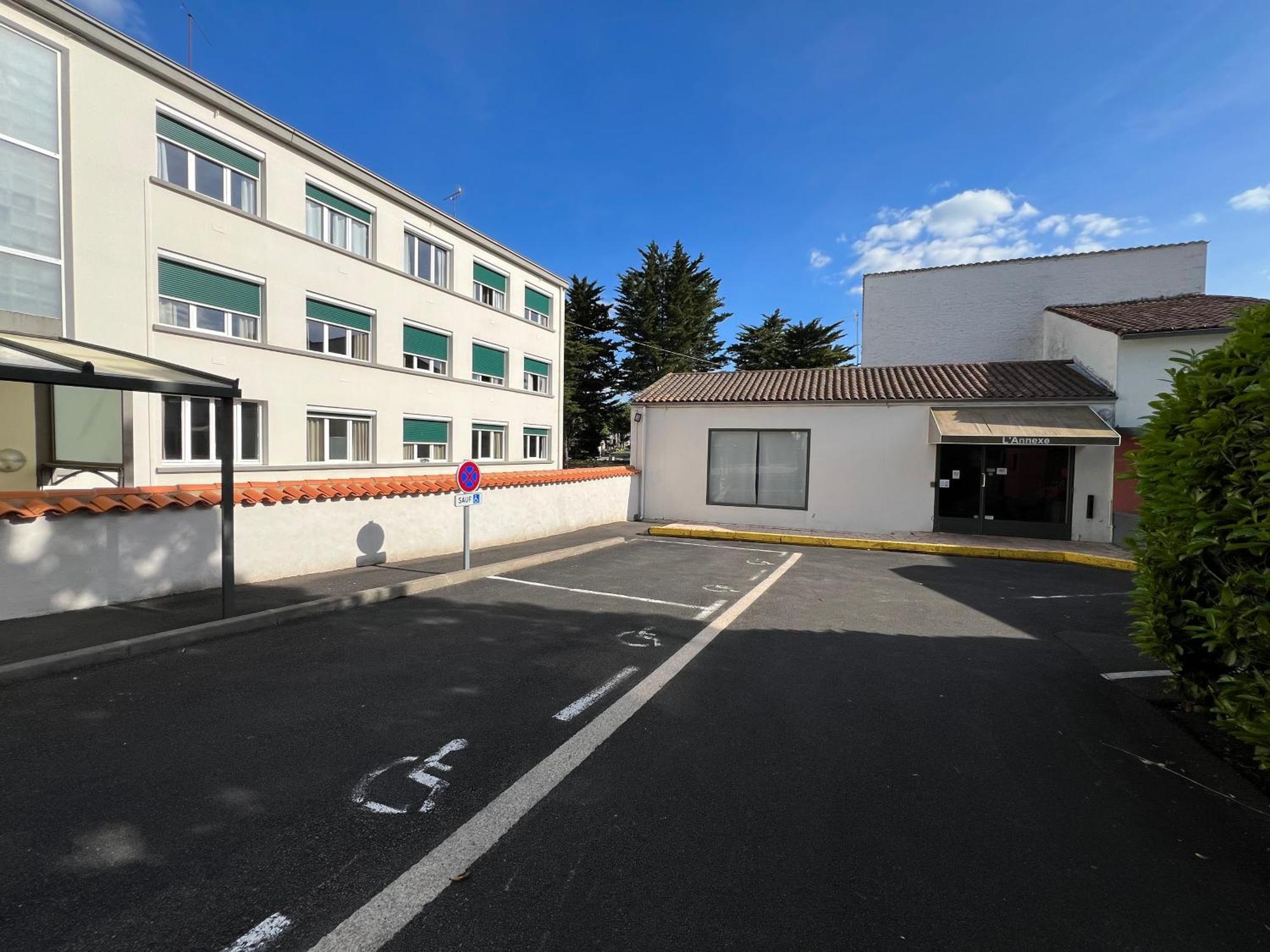 Brit Hotel Du Parc Niort Centre-Parking Gratuit Exterior foto