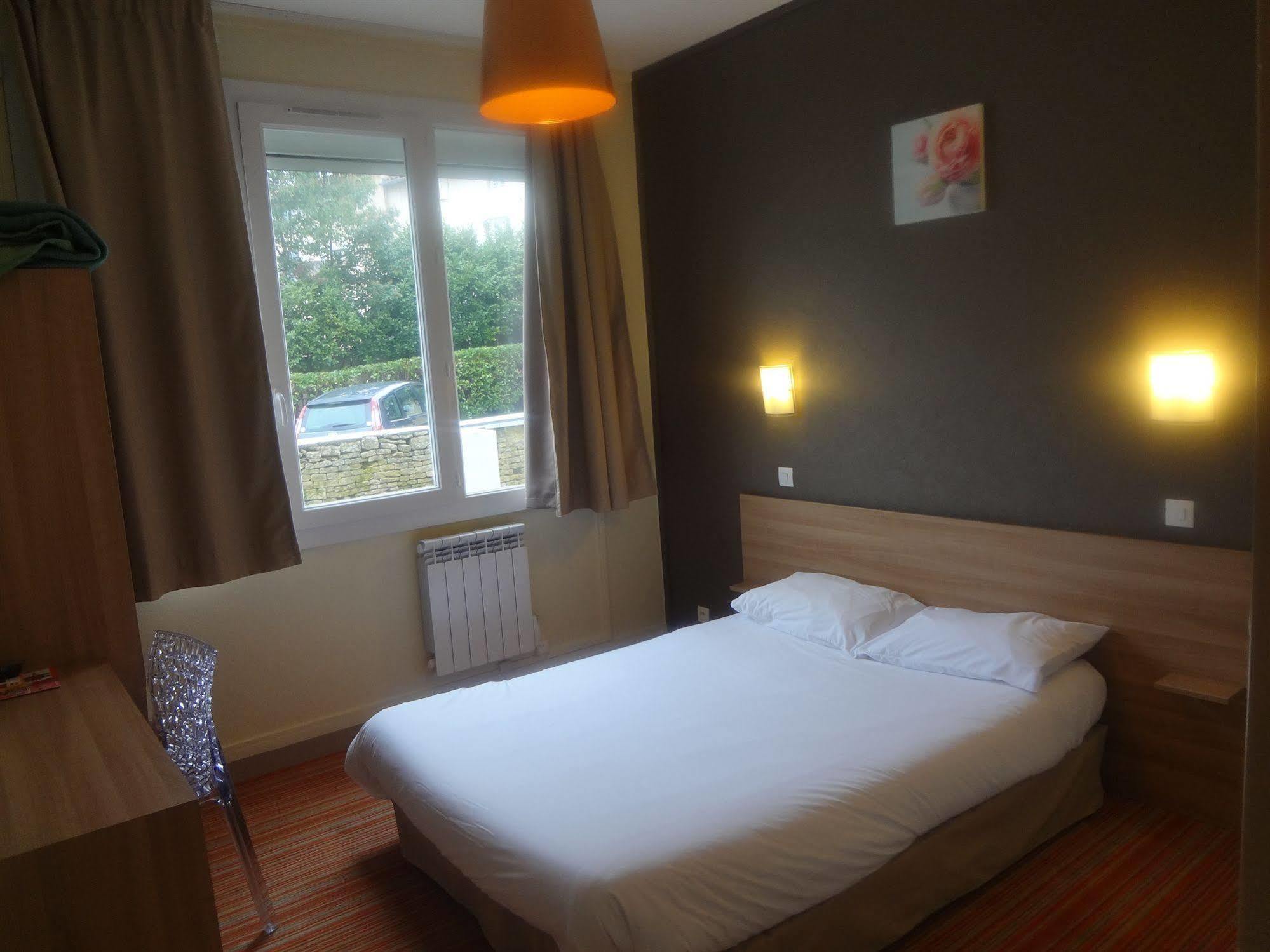 Brit Hotel Du Parc Niort Centre-Parking Gratuit Exterior foto