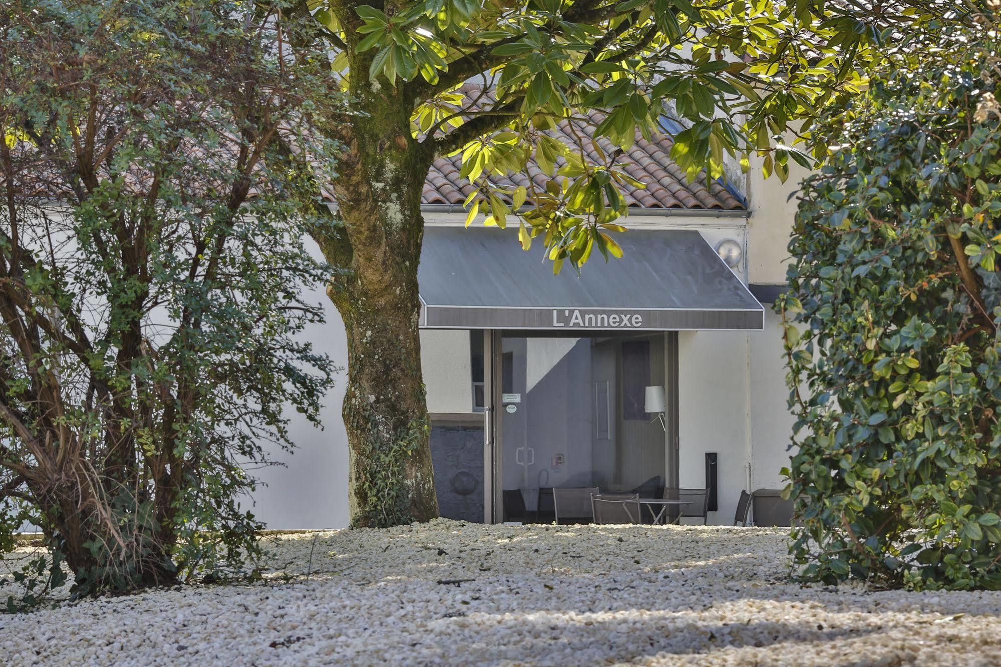 Brit Hotel Du Parc Niort Centre-Parking Gratuit Exterior foto